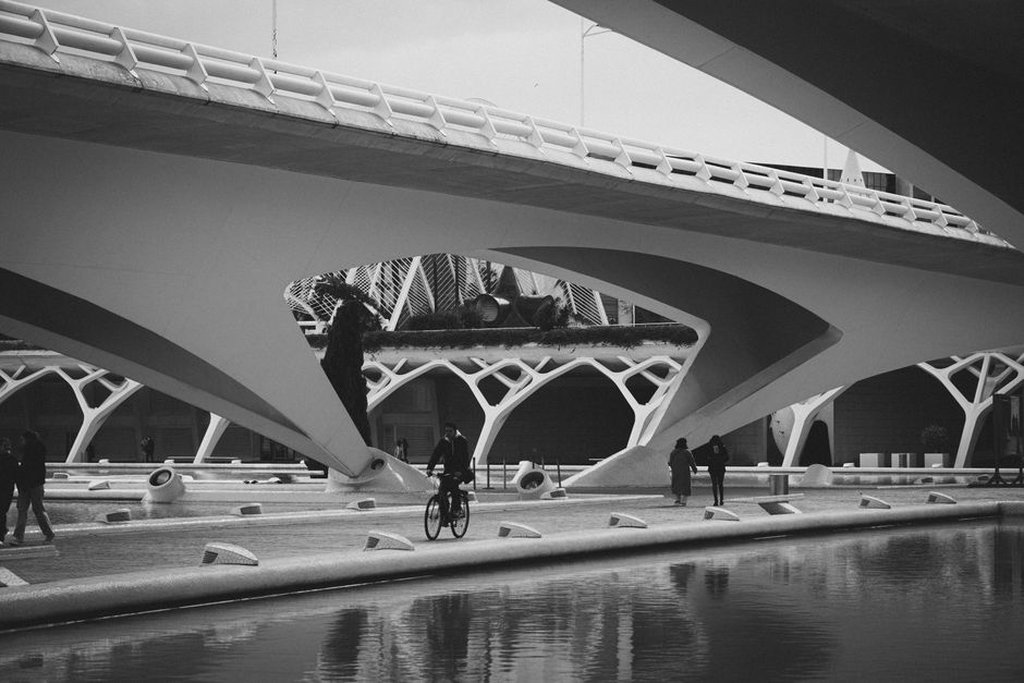 Conceptual design of a futuristic bridge with innovative materials
