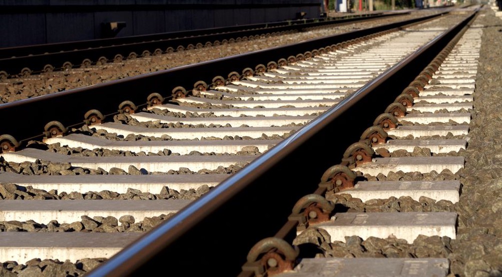 Real-time data monitoring technology on rail tracks