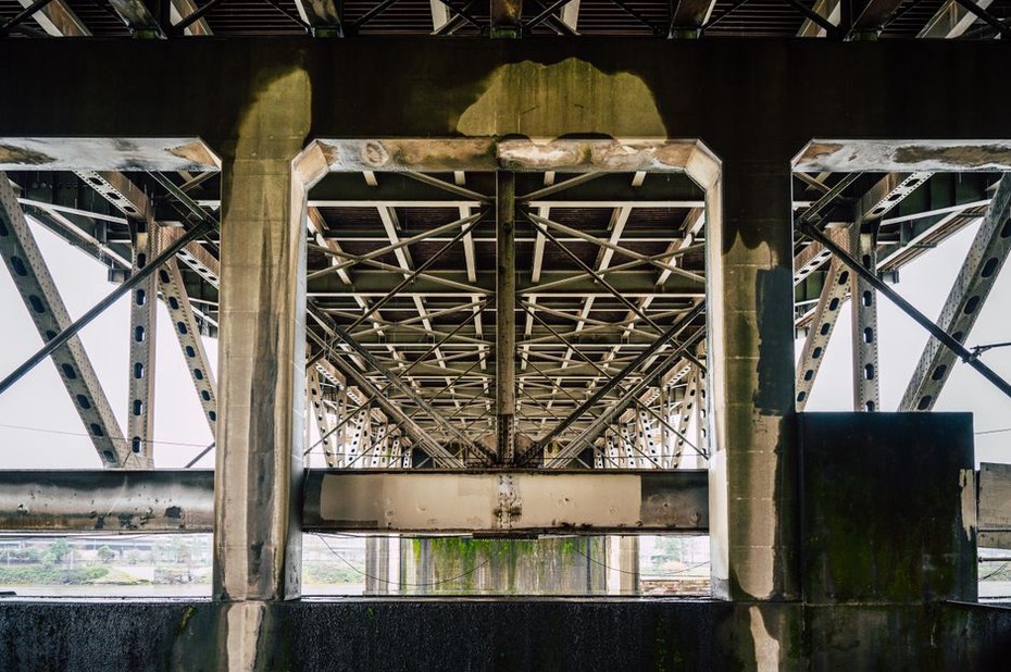 A robust urban bridge with modern design elements