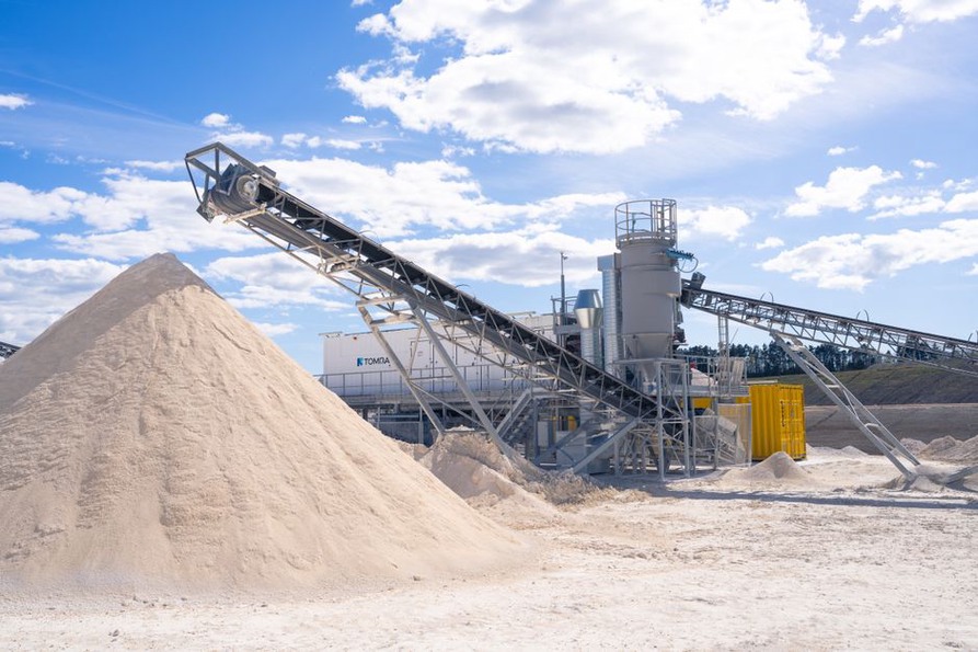 Real-time deformation data reviewed during excavation