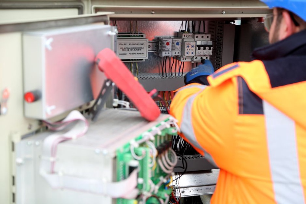 Monitoring data used to verify structural risk controls