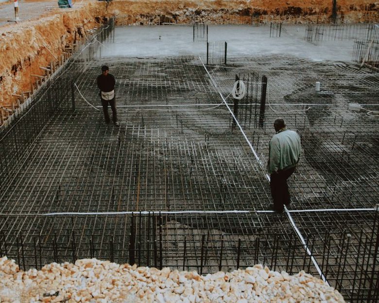 Reinforcement arranged before a bridge deck pour