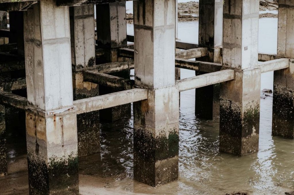 Jet grouting process for stabilizing bridge foundations