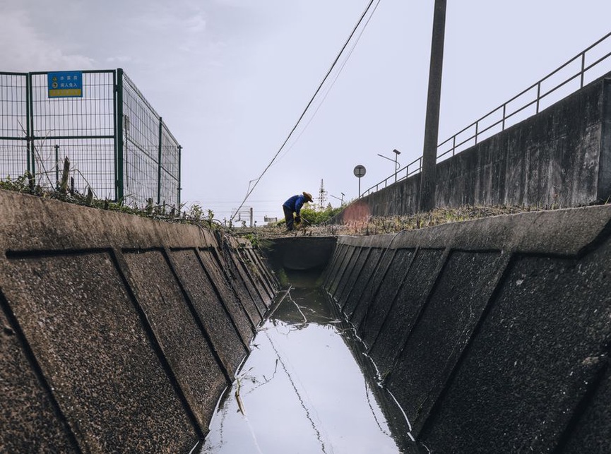 Drainage channel running beside an elevated rail formation