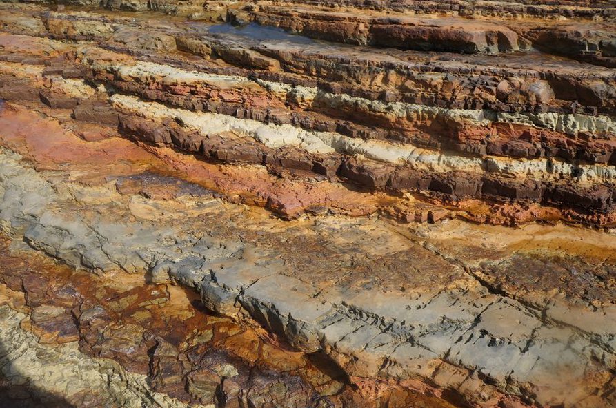 Ground layers and tunnel geometry used for seismic assessment