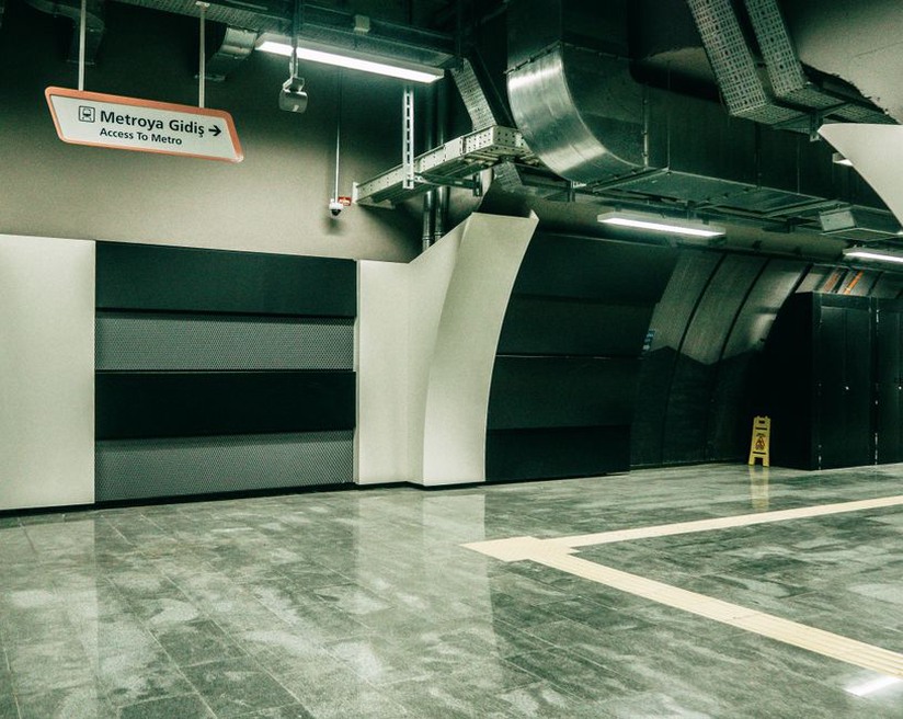 Complex station systems share limited underground space