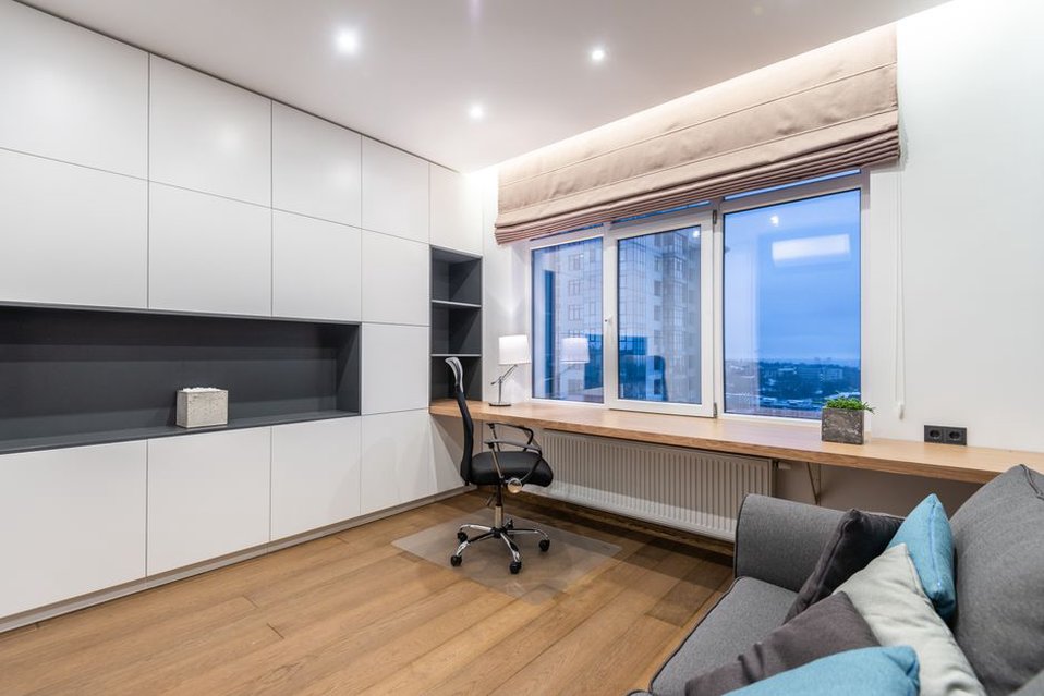 Compact desk with daylight falling beside the screen