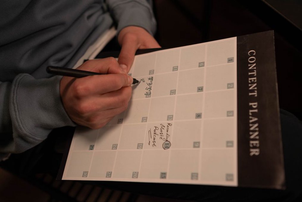 Article deadlines and review stages on a planning board