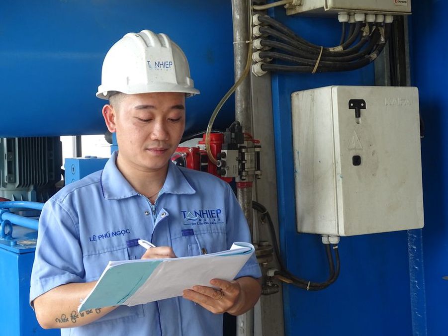 Inspection notes beside an open email draft