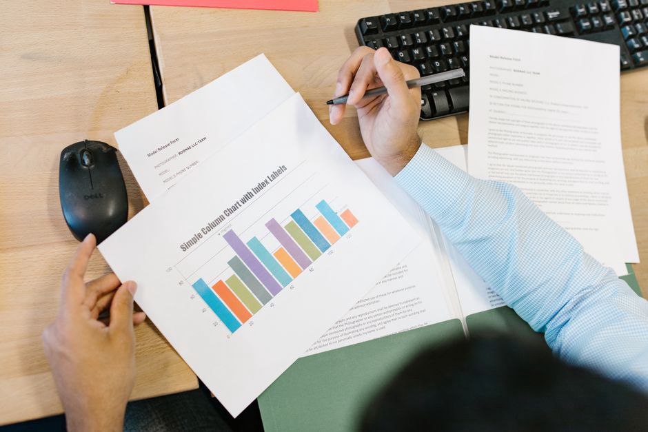 An editor checks article performance against reader questions