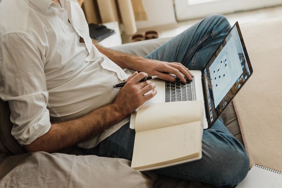 Notes beside a laptop during an online comparison