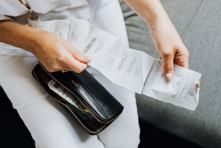 Weekly expense check with upcoming bills noted