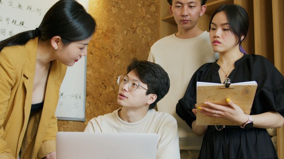 Team reviews comments during a project meeting