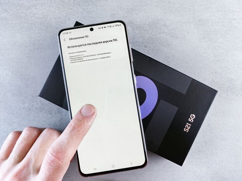 Update controls displayed on a phone
