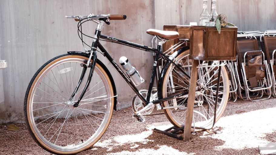 Utility bike equipped with bags for a grocery trip